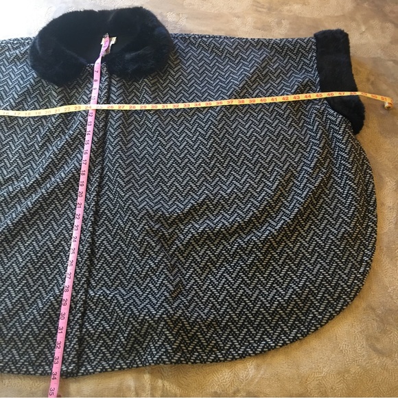 Marina Luna black and white tweed faux fur collar cape coat - Picture 8 of 10